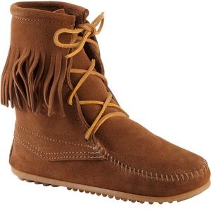 Minnetonka Tramper lace up Moccasin Boot